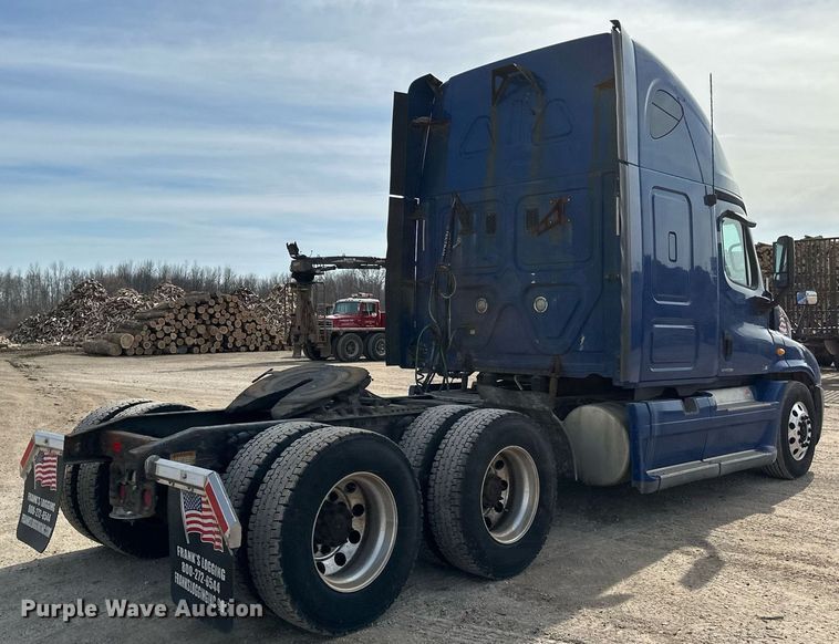 image for item DV0652 2011 Freightliner  Cascadia semi truck