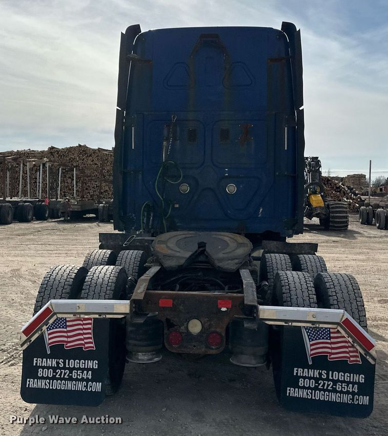 image for item DV0652 2011 Freightliner  Cascadia semi truck