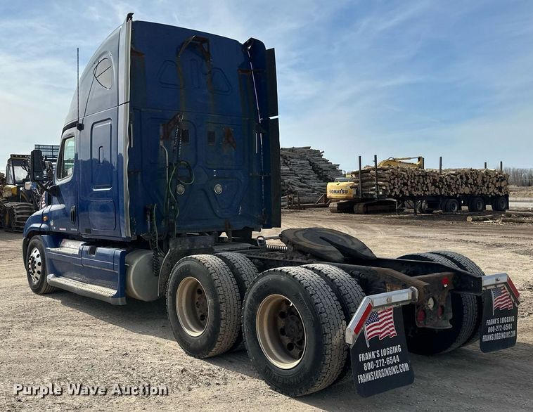 image for item DV0652 2011 Freightliner  Cascadia semi truck