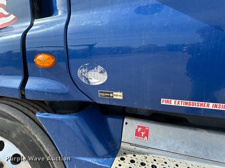 image for item DV0652 2011 Freightliner  Cascadia semi truck