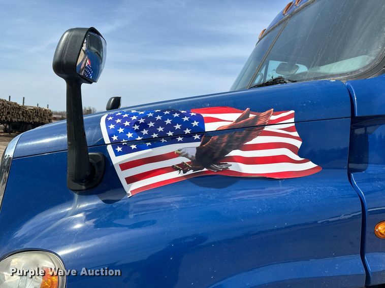 image for item DV0652 2011 Freightliner  Cascadia semi truck