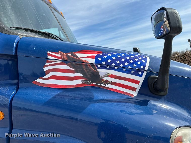 image for item DV0652 2011 Freightliner  Cascadia semi truck