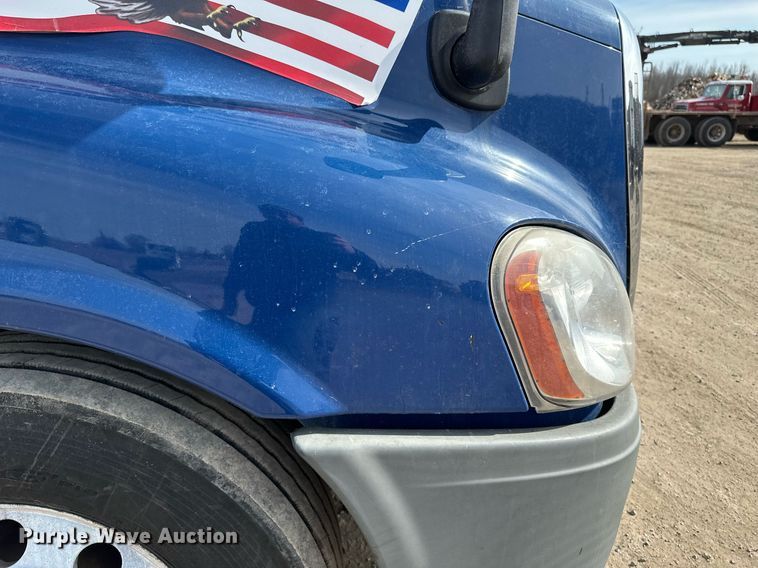 image for item DV0652 2011 Freightliner  Cascadia semi truck