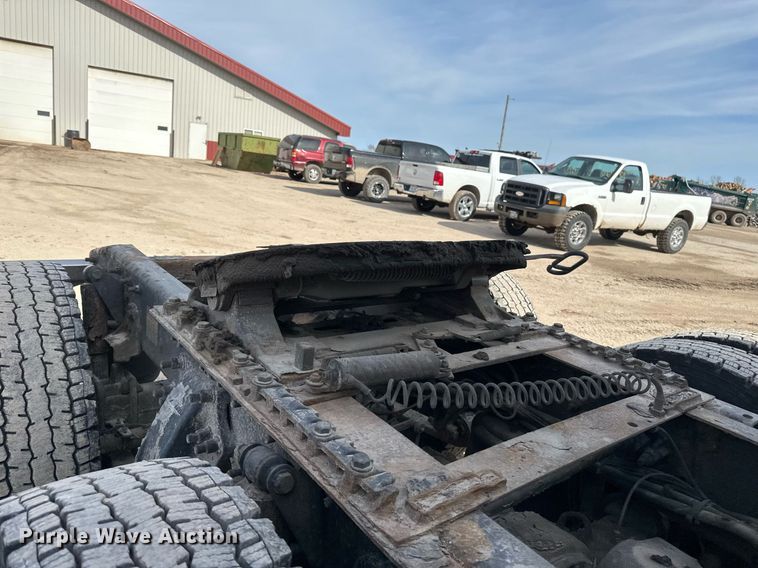 image for item DV0652 2011 Freightliner  Cascadia semi truck