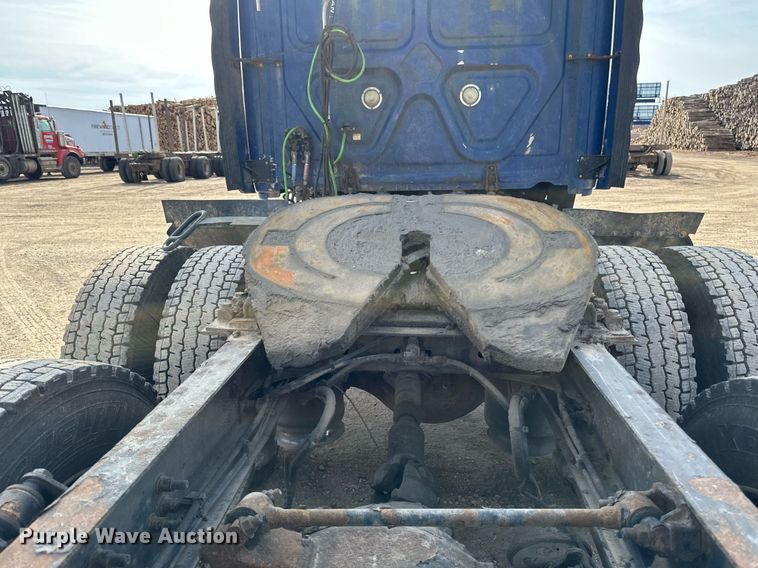 image for item DV0652 2011 Freightliner  Cascadia semi truck