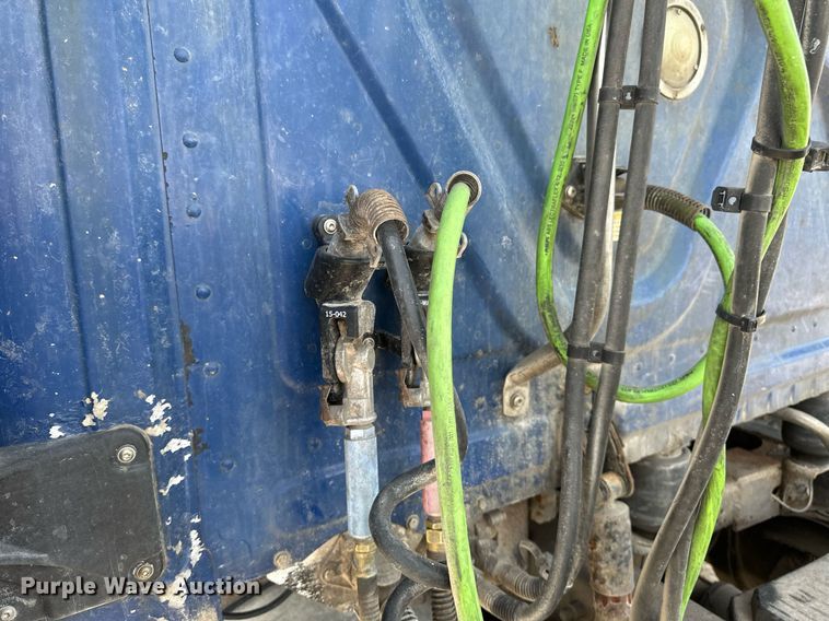 image for item DV0652 2011 Freightliner  Cascadia semi truck