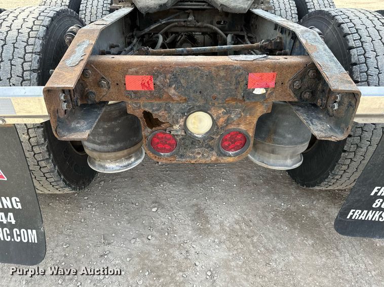 image for item DV0652 2011 Freightliner  Cascadia semi truck