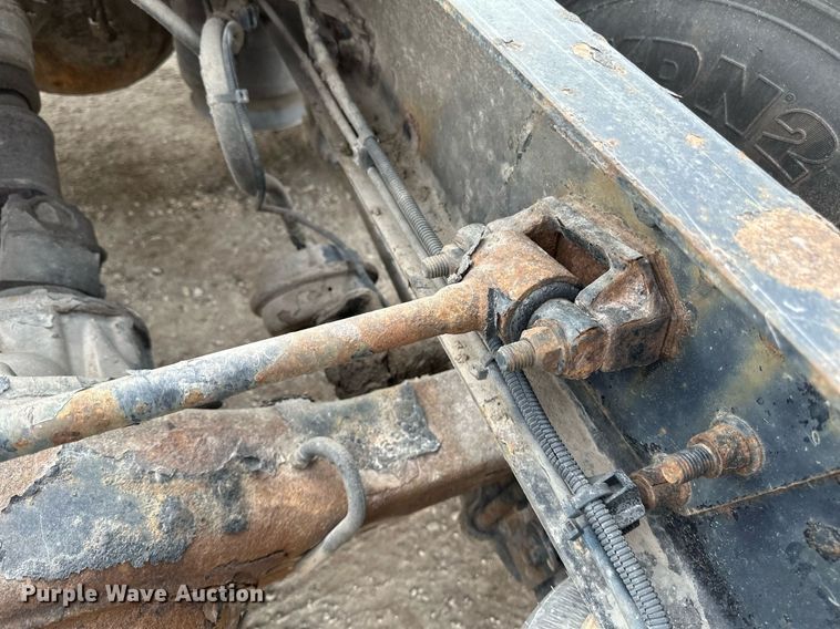 image for item DV0652 2011 Freightliner  Cascadia semi truck