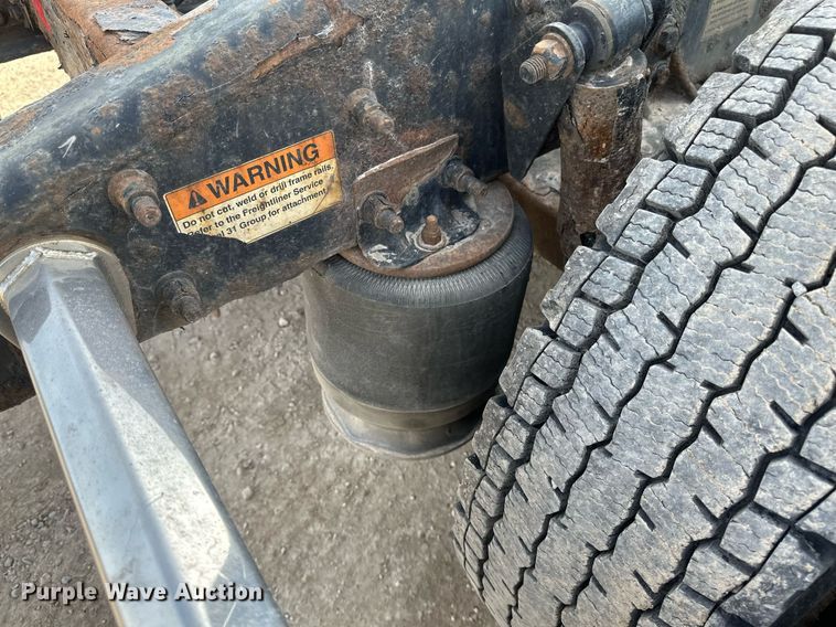 image for item DV0652 2011 Freightliner  Cascadia semi truck