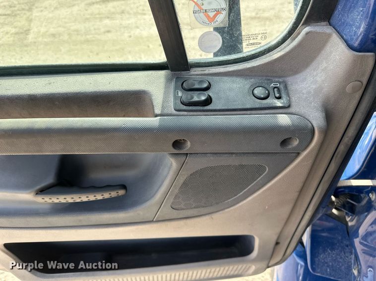 image for item DV0652 2011 Freightliner  Cascadia semi truck