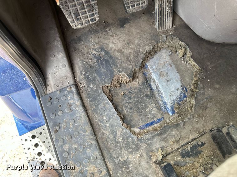 image for item DV0652 2011 Freightliner  Cascadia semi truck