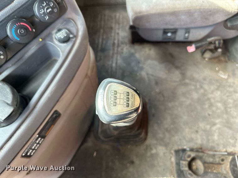 image for item DV0652 2011 Freightliner  Cascadia semi truck