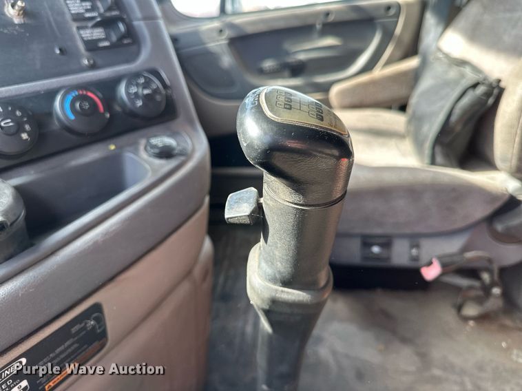 image for item DV0652 2011 Freightliner  Cascadia semi truck