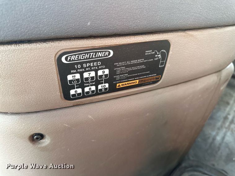 image for item DV0652 2011 Freightliner  Cascadia semi truck