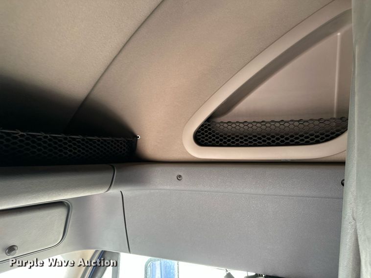 image for item DV0652 2011 Freightliner  Cascadia semi truck