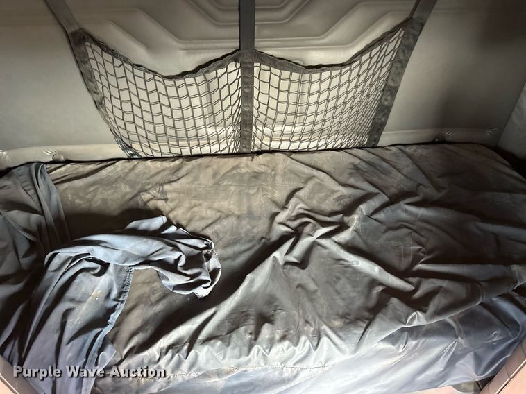 image for item DV0652 2011 Freightliner  Cascadia semi truck