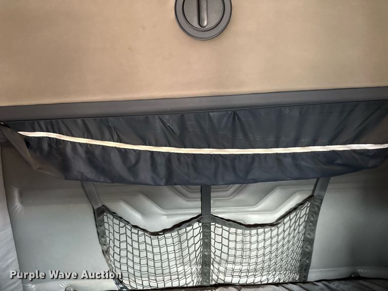 image for item DV0652 2011 Freightliner  Cascadia semi truck