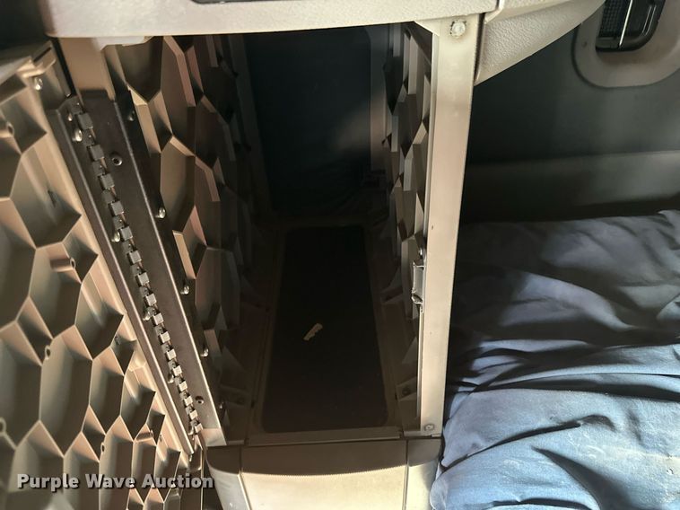 image for item DV0652 2011 Freightliner  Cascadia semi truck