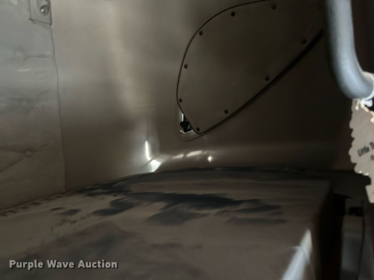 image for item DV0652 2011 Freightliner  Cascadia semi truck