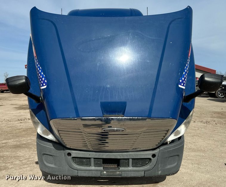 image for item DV0652 2011 Freightliner  Cascadia semi truck