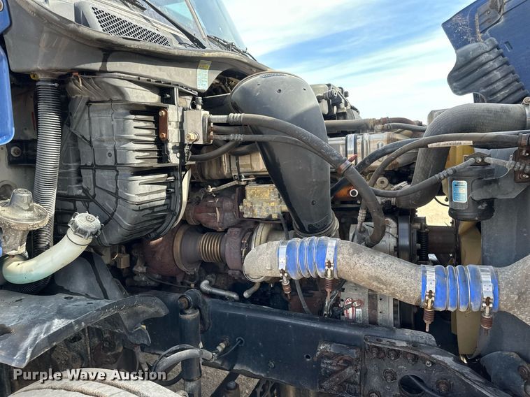 image for item DV0652 2011 Freightliner  Cascadia semi truck