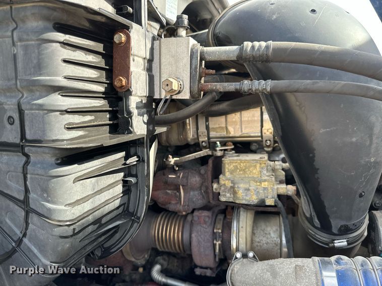 image for item DV0652 2011 Freightliner  Cascadia semi truck