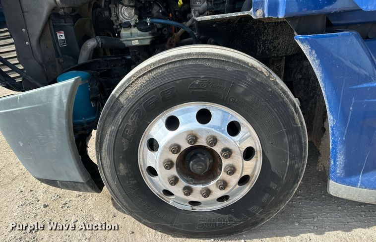 image for item DV0652 2011 Freightliner  Cascadia semi truck