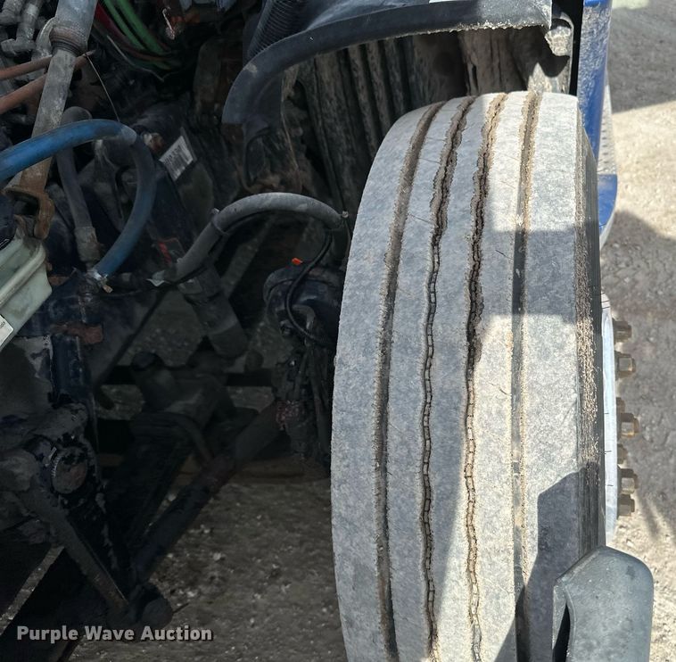 image for item DV0652 2011 Freightliner  Cascadia semi truck