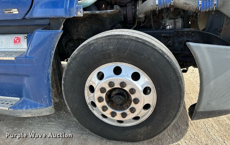 image for item DV0652 2011 Freightliner  Cascadia semi truck