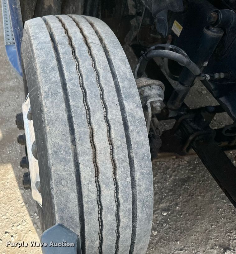 image for item DV0652 2011 Freightliner  Cascadia semi truck