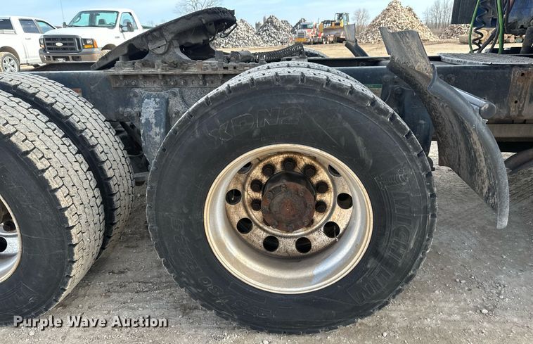 image for item DV0652 2011 Freightliner  Cascadia semi truck