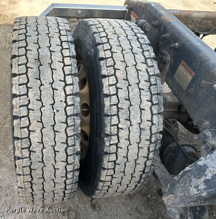 image for item DV0652 2011 Freightliner  Cascadia semi truck