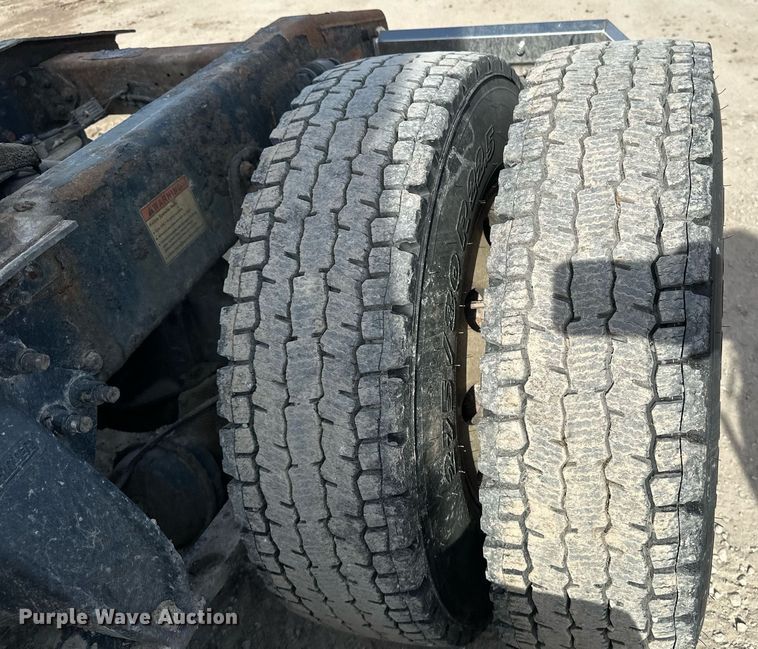 image for item DV0652 2011 Freightliner  Cascadia semi truck