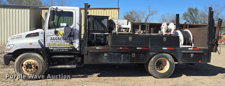 image for item DV1327 2008 Hino 268 flatbed truck