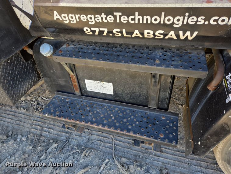 image for item DV1327 2008 Hino 268 flatbed truck