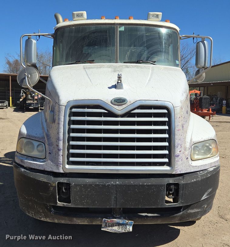 image for item DV1329 2006 Mack CNX613 rollback truck