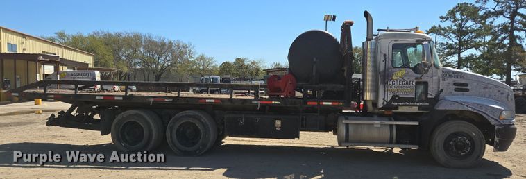 image for item DV1329 2006 Mack CNX613 rollback truck