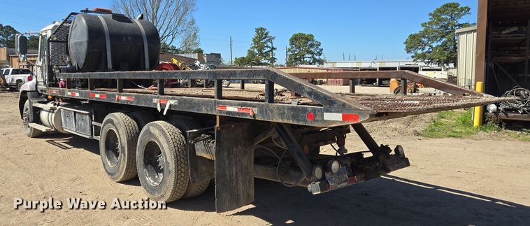 image for item DV1329 2006 Mack CNX613 rollback truck