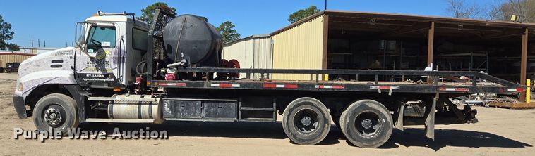 image for item DV1329 2006 Mack CNX613 rollback truck