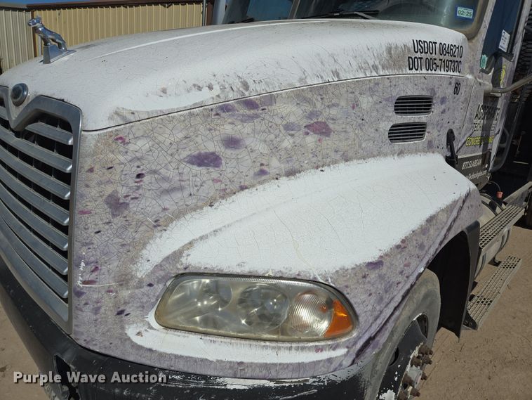 image for item DV1329 2006 Mack CNX613 rollback truck