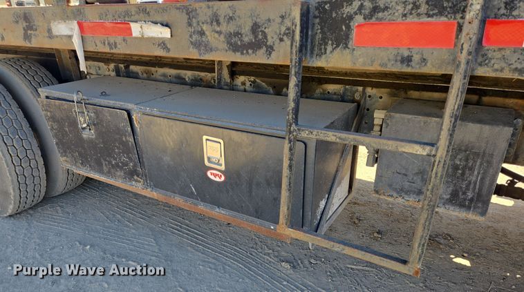 image for item DV1329 2006 Mack CNX613 rollback truck