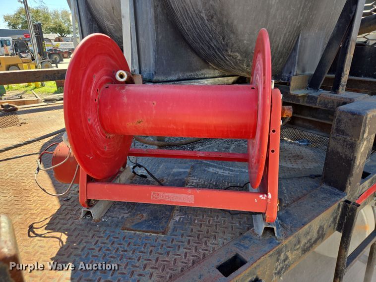 image for item DV1329 2006 Mack CNX613 rollback truck