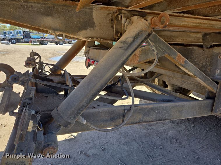 image for item DV1329 2006 Mack CNX613 rollback truck