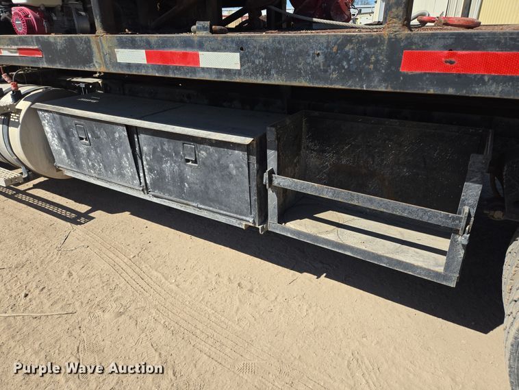 image for item DV1329 2006 Mack CNX613 rollback truck