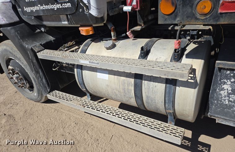 image for item DV1329 2006 Mack CNX613 rollback truck