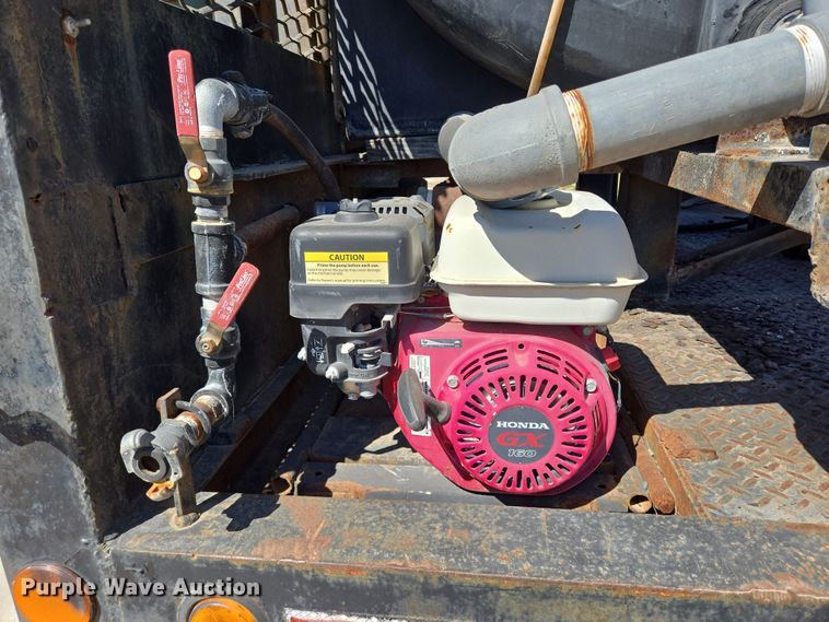 image for item DV1329 2006 Mack CNX613 rollback truck