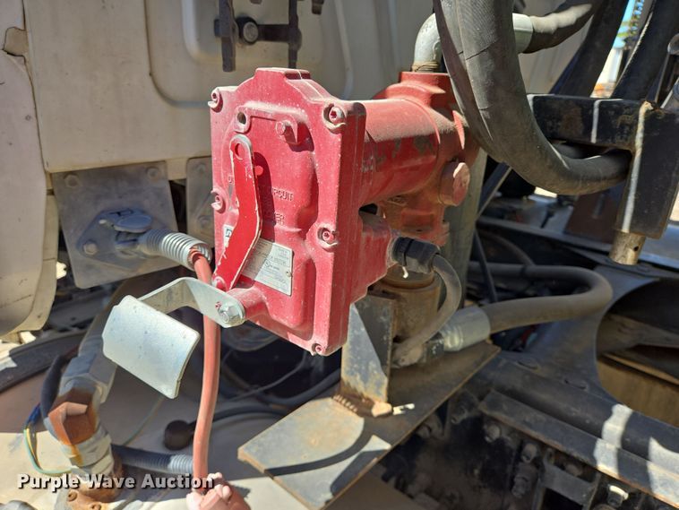 image for item DV1329 2006 Mack CNX613 rollback truck