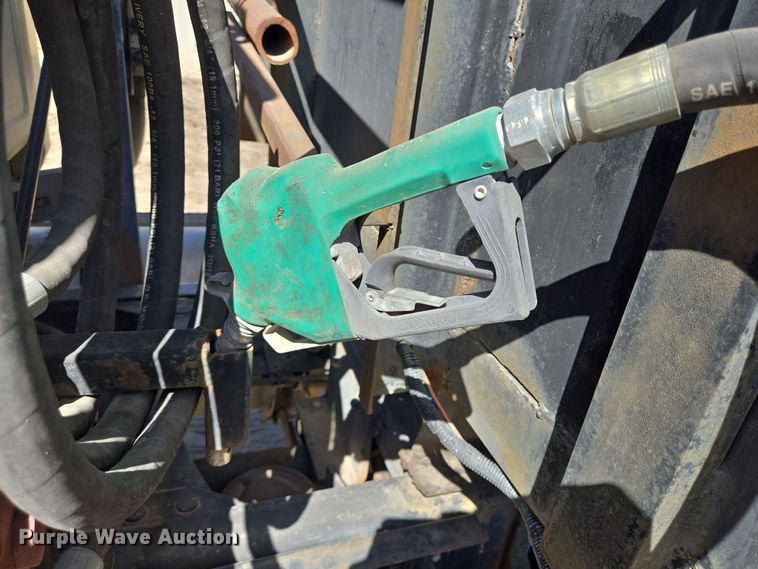 image for item DV1329 2006 Mack CNX613 rollback truck