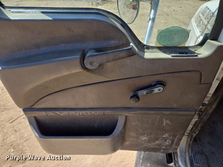 image for item DV1329 2006 Mack CNX613 rollback truck