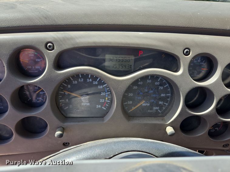 image for item DV1329 2006 Mack CNX613 rollback truck